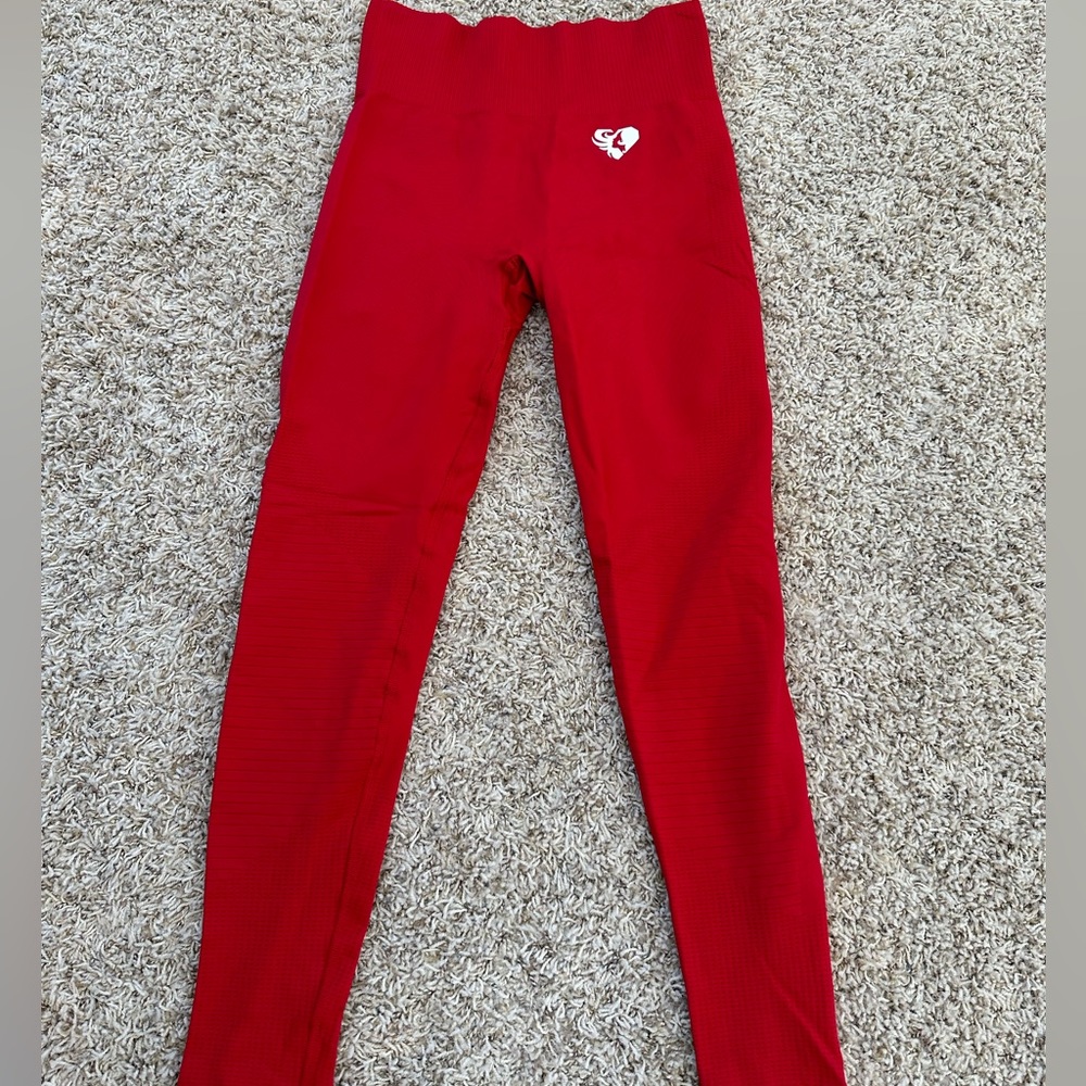 Women’s best leggings. Size medium. Red. Worn a few times.